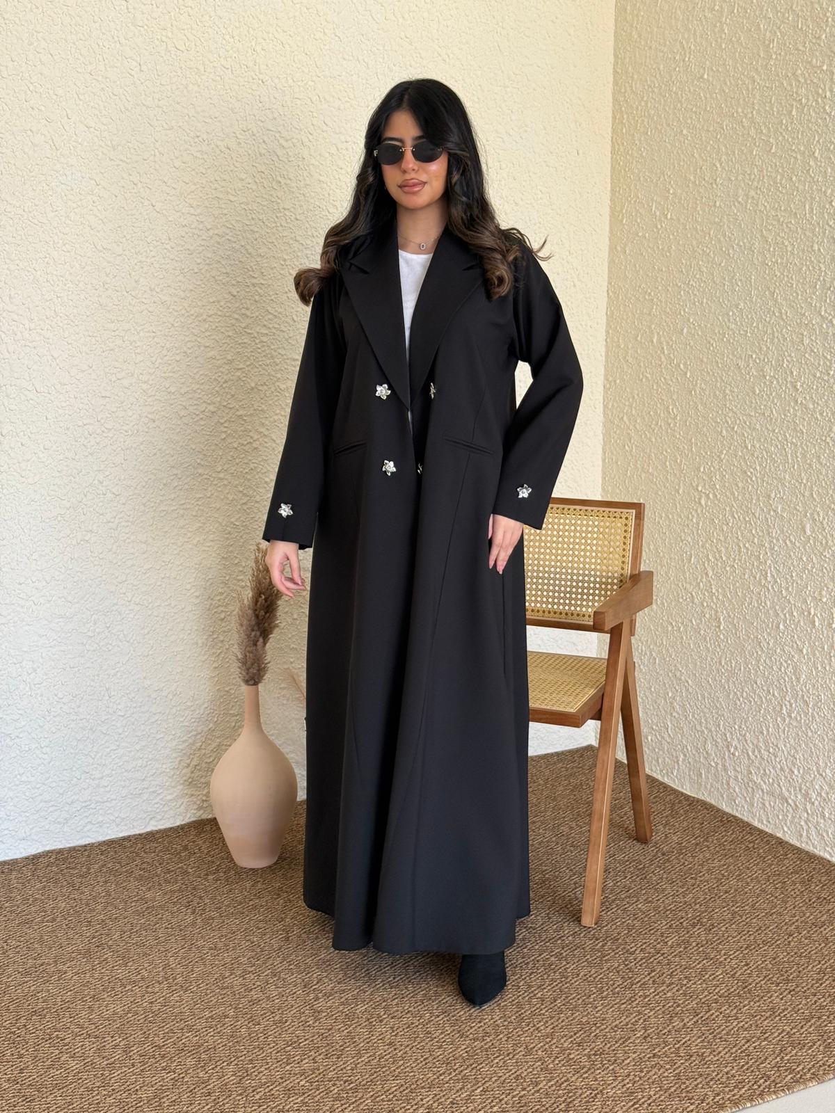 عباية رسمية أنيقة مزينة بأزرار كريستالية